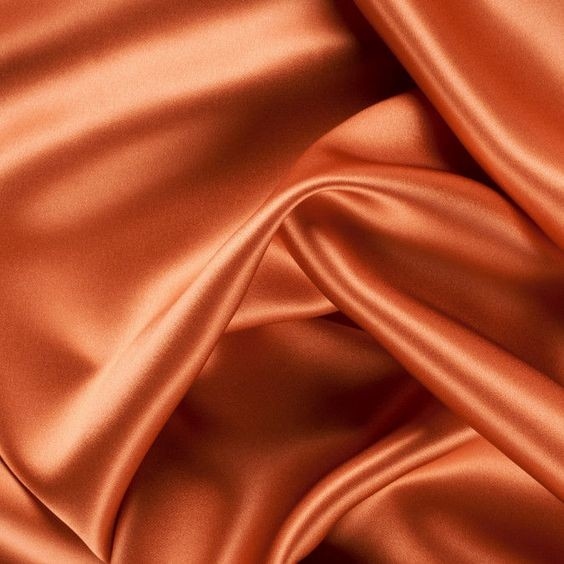 Silk Fabric Characteristics: Silk's Shine Comes from the Fiber Itself