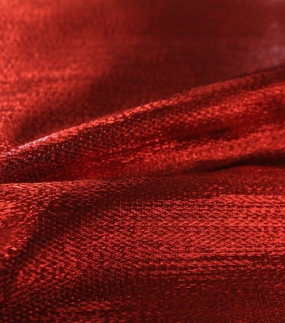 Lame's Reflectivity Comes From Metallic Threads