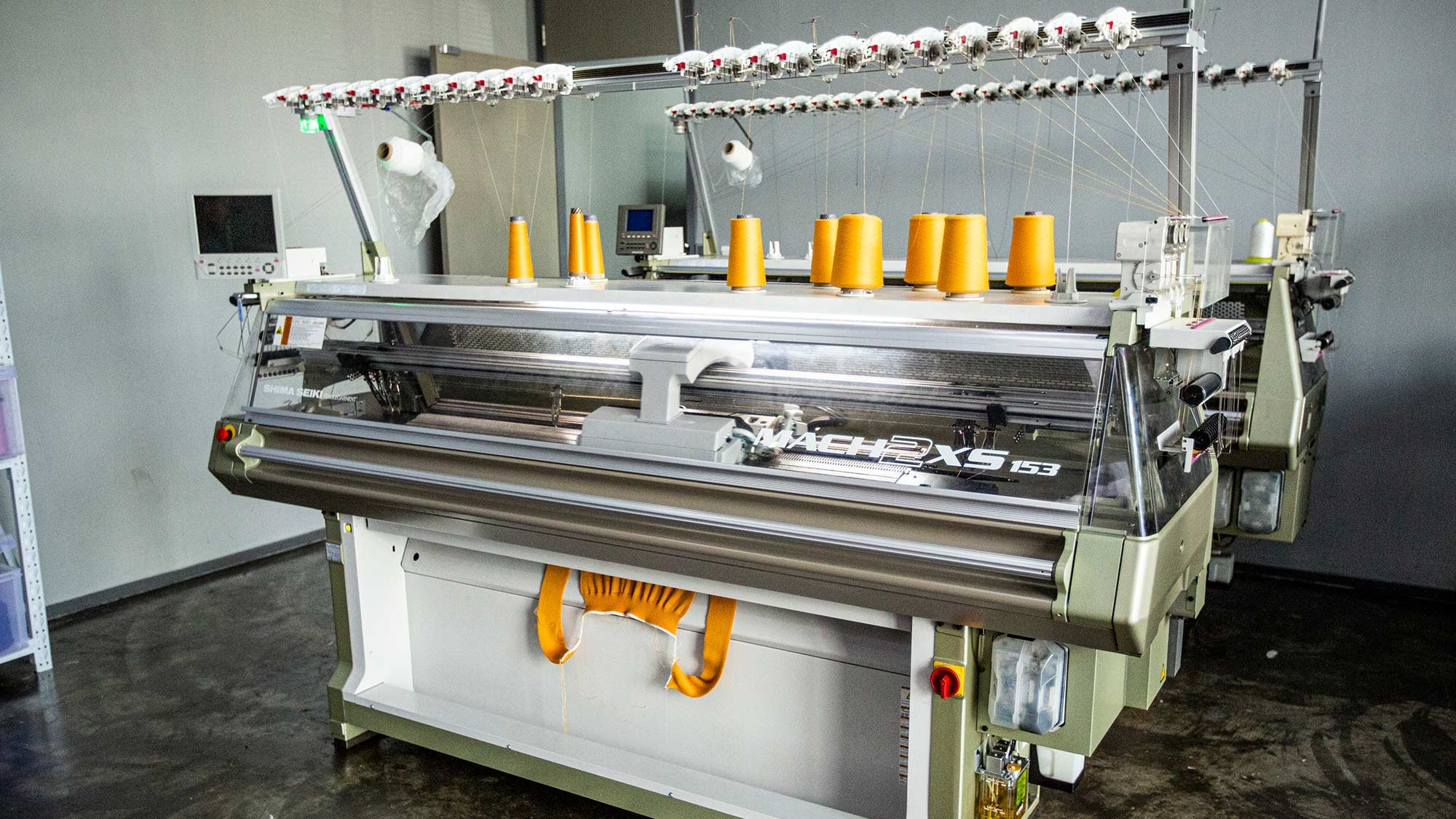 Flat-Bed Knitting Integrates Wool Garment Details During Production