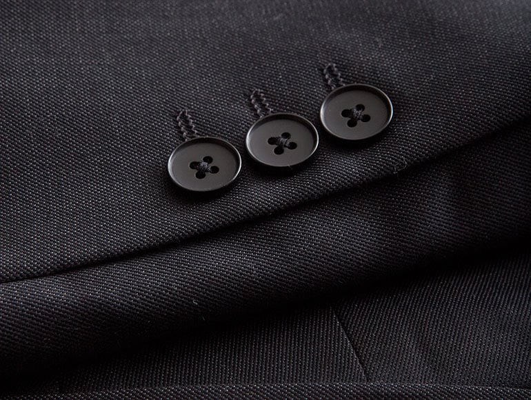 Deep Black Appearance Depends on Reflected Light as Well as Dye