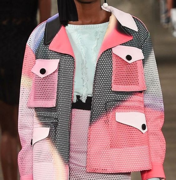 Color-blocked mesh garment pictured in the source guide.