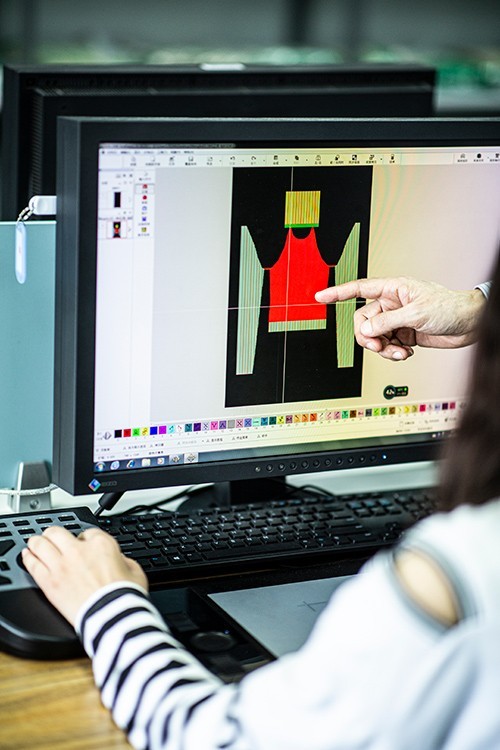 Whole-Garment Knitting Links Shape With Textile Formation